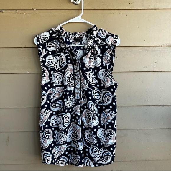 Ann Taylor Sleeveless Top - Size M - Business Casual Modest Spring - Picture 1 of 6